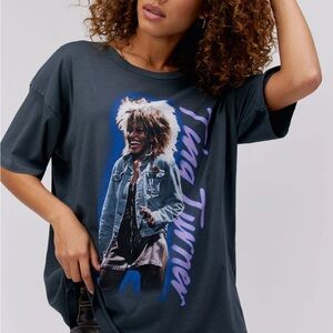 Daydreamer Tina Turner 1984 Merch Tee in Vintage Black